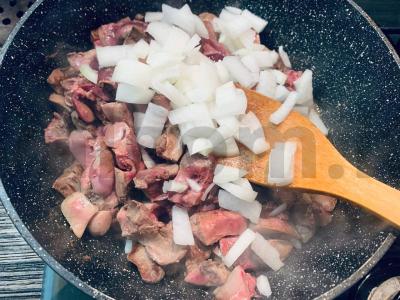 Kepenėlės grietinėlės ir svogūnų padaže „Švelni“ Žingsnis 4