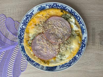 Neapolietiškas pusryčių patiekalas su karbonaidu pagrindine nuotrauka