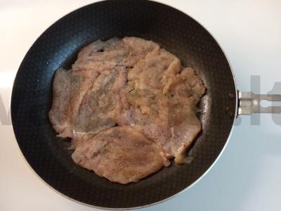 Kepta žiedinė kopūstai su vištiena Žingsnis 1