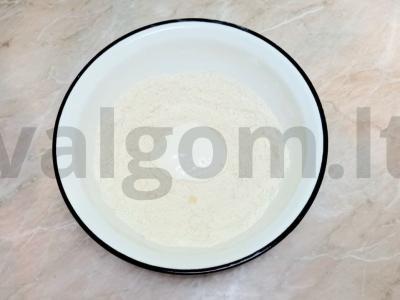 Namų pyragas su dešrainių sūriu Žingsnis 1