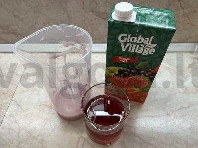 Pieno kokteilis su uogų sultimis ir vyšniomis Žingsnis 4