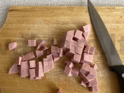 Salotos su kukurūzais ir rūkytomis krūtinėlėmis Žingsnis 1