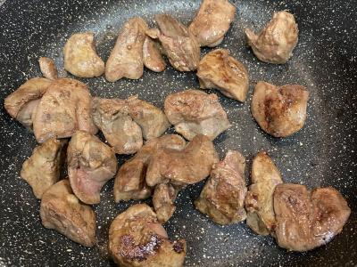 Šiltas salotas su vištienos kepenėlėmis Žingsnis 5