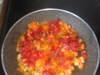 Makaronai su pomidorais ir saldžiaisiais pipirais Žingsnis 2