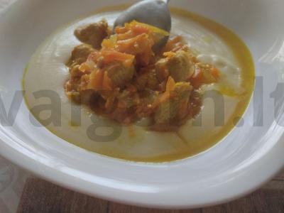 Indėnų troškinys su bulvių koše pagrindine nuotrauka