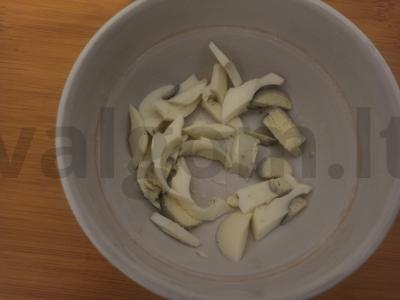 Salotas „Ant masės“ su vištiena Žingsnis 2