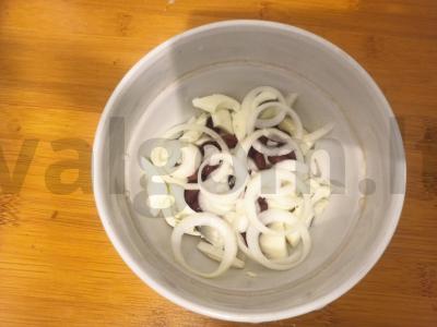 Salotas „Ant masės“ su vištiena Žingsnis 3