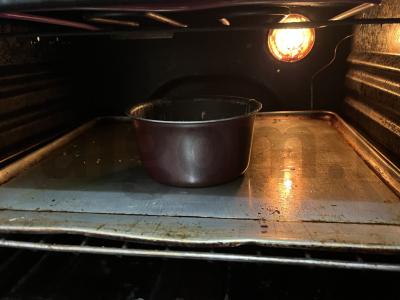 Traškus naminis keksiukas su kondensuotu pienu Žingsnis 8