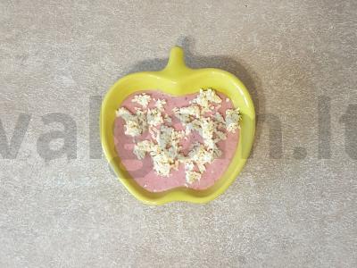 Braškinių desertas su baltu šokoladu pagrindine nuotrauka