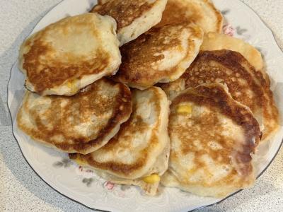 Mielinės blynai su mango pusryčiams pagrindine nuotrauka