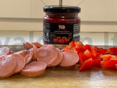 Pica su dešrelėmis ir pomidorų pasta Žingsnis 2