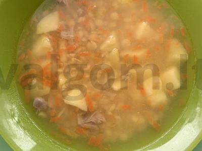 Žirnių sriuba su rūkyta triušiena pagrindine nuotrauka