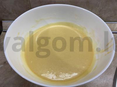 Rulonas su braškių džemu Žingsnis 2