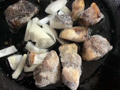 Keptas patiekalas iš šaldytų grybų Žingsnis 2