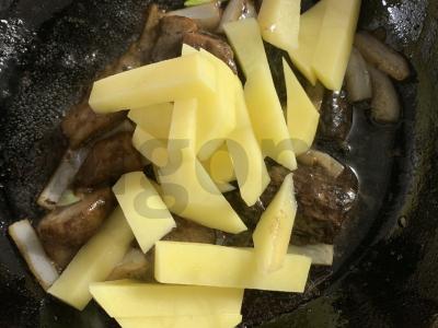 Keptas patiekalas iš šaldytų grybų Žingsnis 4