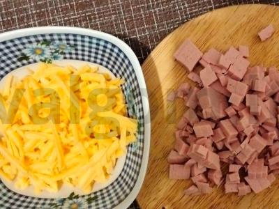 Sotūs vamzdeliai su kumpiu ir sūriu Žingsnis 1