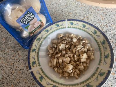 Vištienos kepenėlės su pievagrybiais ir morkomis Žingsnis 1