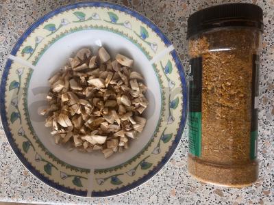 Vištienos kepenėlės su pievagrybiais ir morkomis Žingsnis 2