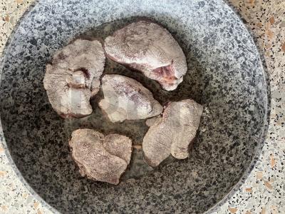 Vištienos kepenėlės su pievagrybiais ir morkomis Žingsnis 5