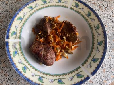 Vištienos kepenėlės su pievagrybiais ir morkomis Žingsnis 8