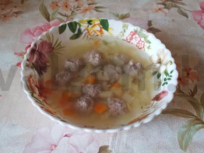 Dietinis triušienos faršo sriuba su cukinija pagrindine nuotrauka