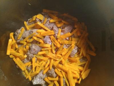 Birus plovas su migdolais ir razinomis Žingsnis 2