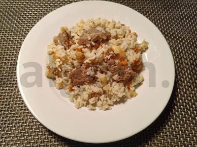 Birus plovas su migdolais ir razinomis pagrindine nuotrauka