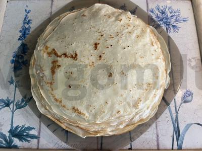 Ploni blynai su pienu ir sviestu pagrindine nuotrauka