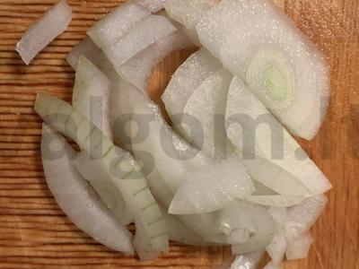 Kepta vištienos blauzda su krienais ir pomidorų padažu Žingsnis 1