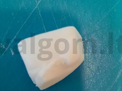 Gėlytės iš masės torto dekoravimui Žingsnis 1