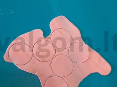 Gėlytės iš masės torto dekoravimui Žingsnis 4