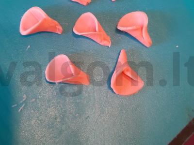 Gėlytės iš masės torto dekoravimui Žingsnis 6