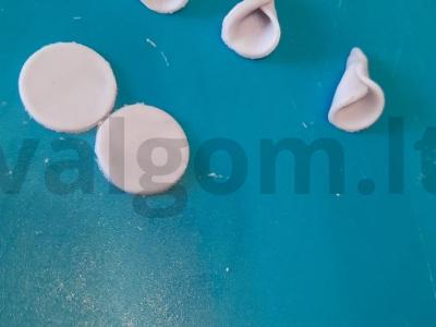 Gėlytės iš masės torto dekoravimui Žingsnis 10