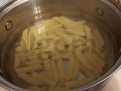 Makaronai su sūriu ir grietine Žingsnis 1