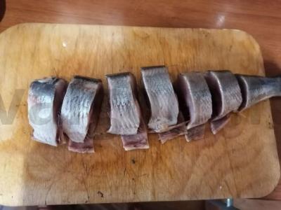 Silkė su marinuotais svogūnais Žingsnis 2