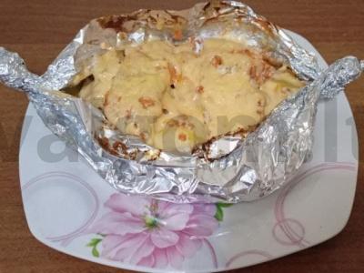 Keptas ešerys su bulvėmis po sūrio plutele pagrindine nuotrauka