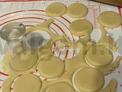 Sausainiai su šokoladiniu kremu arbatai Žingsnis 3