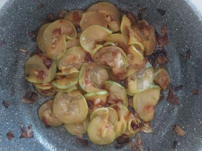 Sultinga cukinijų apkepas Žingsnis 1