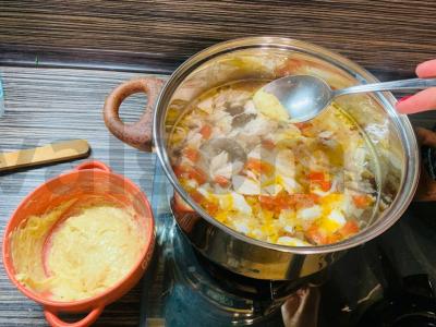 Vištienos sriuba su sūrio kukuliais „Greitai paruošiama“ Žingsnis 10