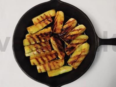 Skani cukinijų skiltelės kokosų piene Žingsnis 1