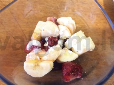 Braškės ir bananų desertas Žingsnis 2