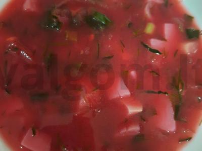 Šaltas burokėlių sriuba pagrindine nuotrauka