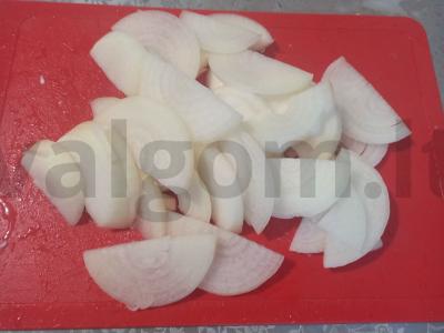 Kepti kiaulienos gabaliukai su svogūnais Žingsnis 3