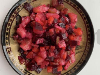 Vinegretas su paslaptimi pagrindine nuotrauka