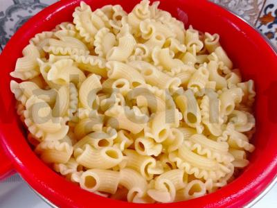 Makaronai su krevetėmis grietinėlės padaže su pesto Žingsnis 4