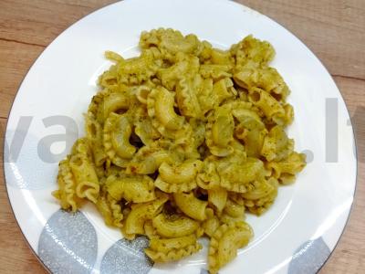 Makaronai su krevetėmis grietinėlės padaže su pesto pagrindine nuotrauka