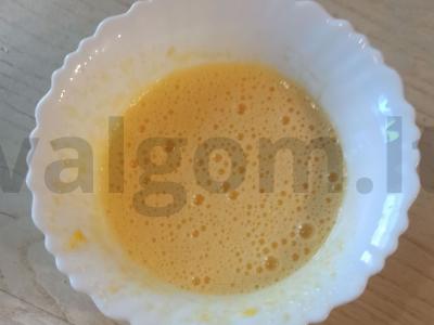 Žiedinė kopūstai su kiaušiniu ir sūriu Žingsnis 2