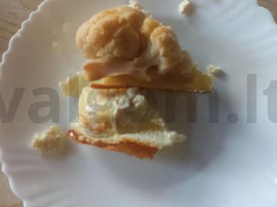 Žiedinė kopūstai su kiaušiniu ir sūriu pagrindine nuotrauka