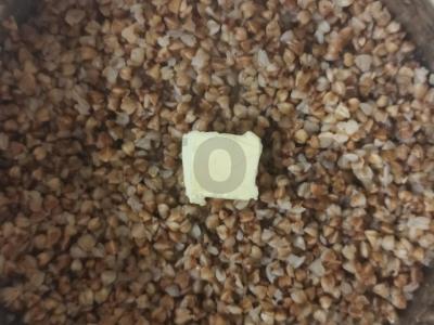 Grikių košė su sviestu ir prieskoniais Žingsnis 2