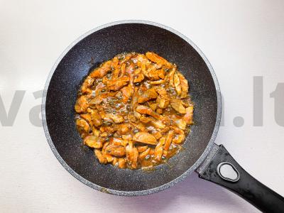 Kiauliena saldžiarūgščiame padaže su ryžiais Žingsnis 3